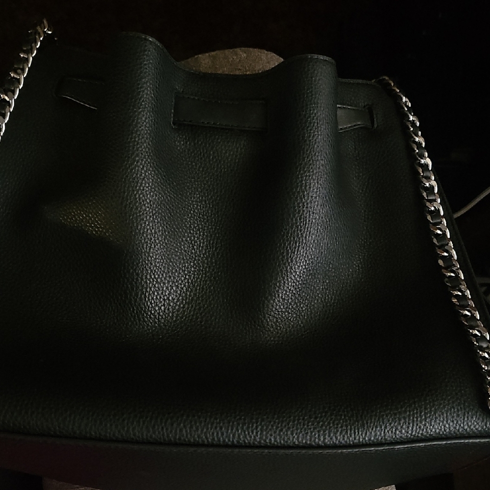 🖤🖤 Michael Kors Black Messenger Bag with Silver Chain - Picture 7 of 11